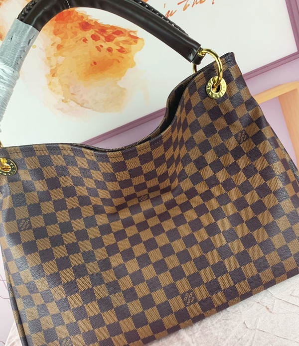 ルイヴィトンバッグ細部ディテール